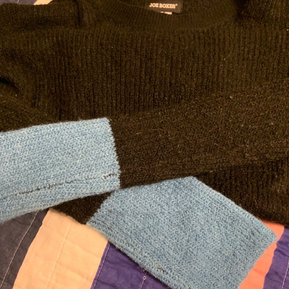Joe Boxer Sweater - Picture 2 of 4